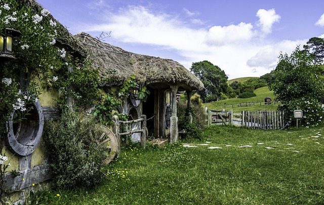 New Zealand Hobbit Hobbiton Tourism  - hunt-er / Pixabay