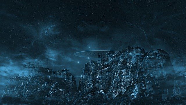 Ufo Mountains Fantasy Fog Cosmos  - tombud / Pixabay