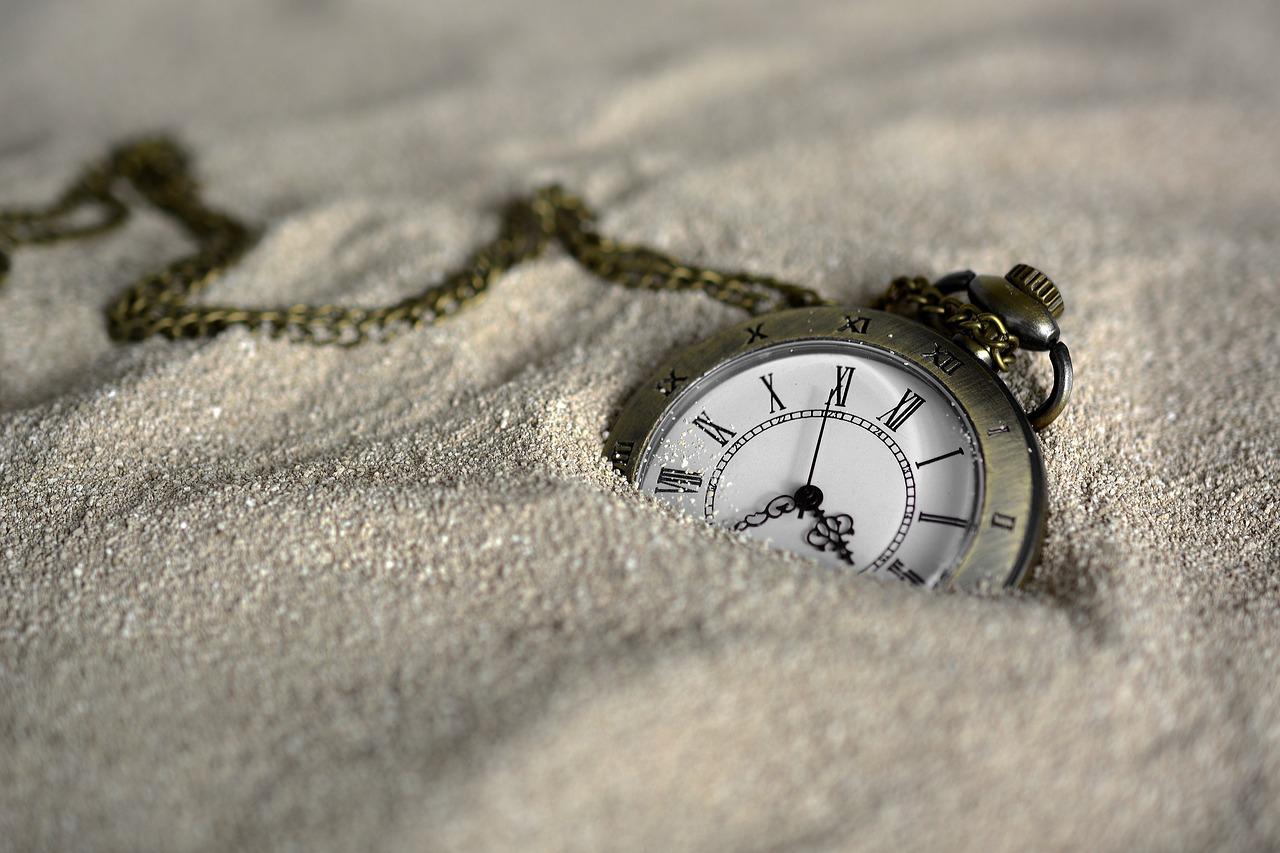 Pocket Watch Time Sand Clock  - anncapictures / Pixabay