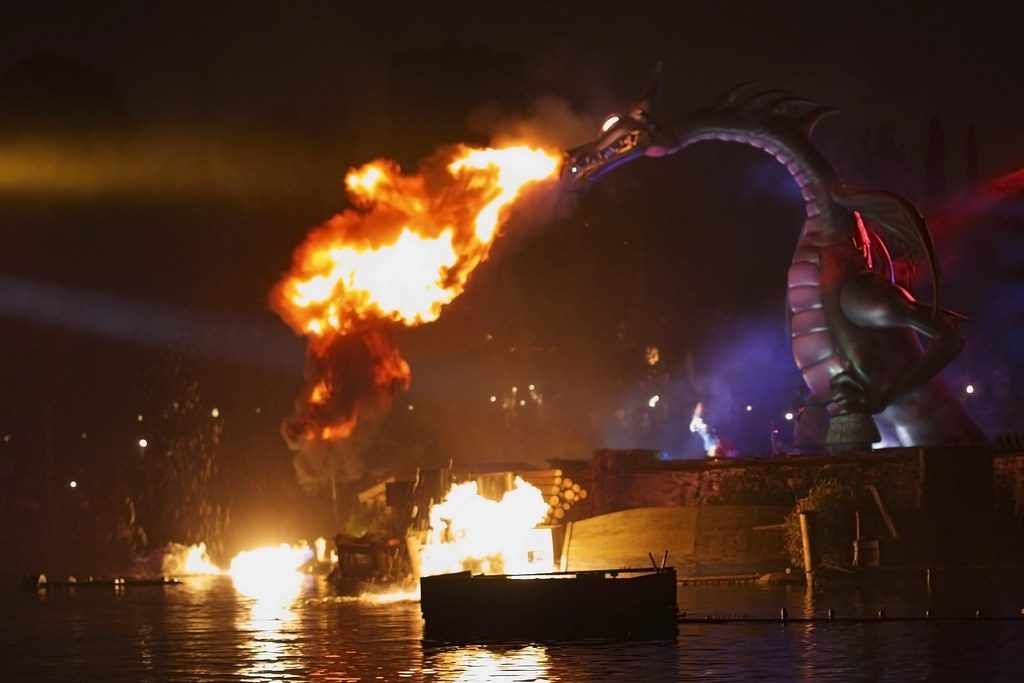 Disneyland Fantasmic Fire Breathing Dragon Murphy